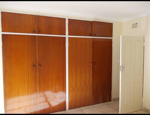 3 BEDROOM TOWNHOUSE FOR SALE IN VANDERBIJLPARK CE 2